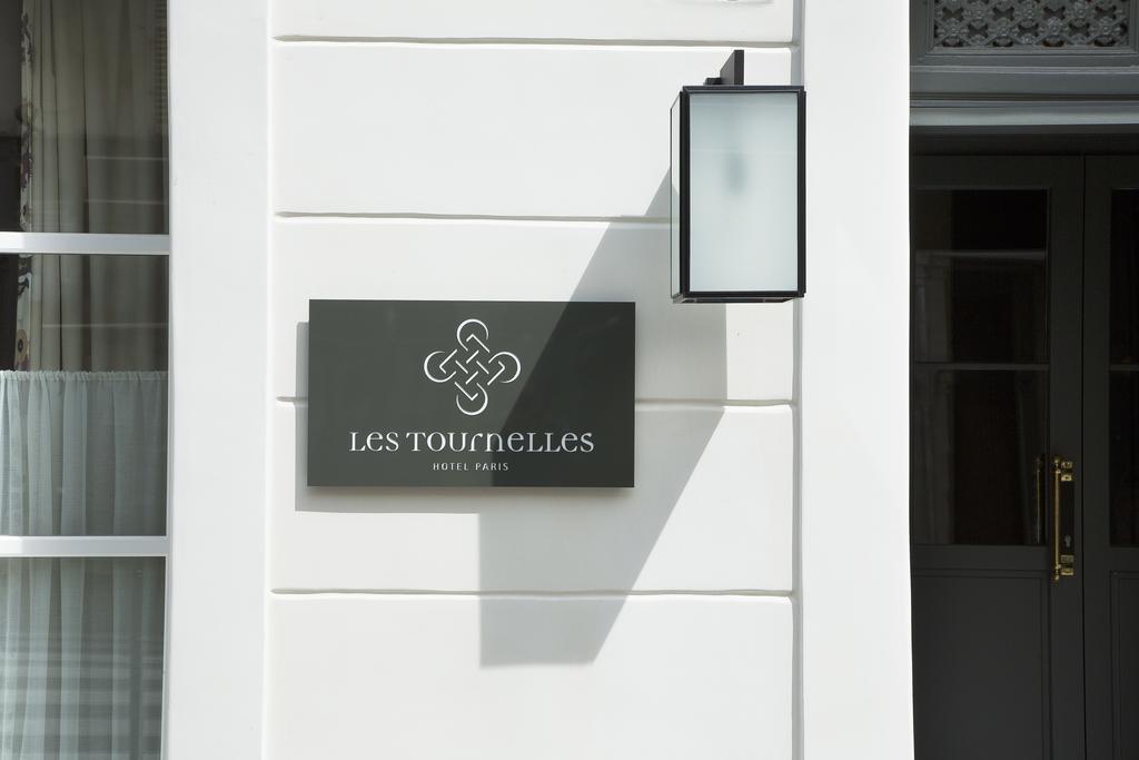 Les Tournelles Hotell Paris Exteriör bild